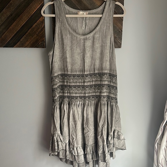 Altar'd State Dresses & Skirts - Gray ruffle Altar’d State tunic dress